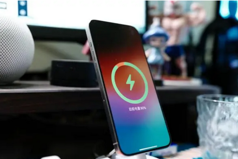 岑溪苹果15换屏服务分享用什么充电器给iPhone15充电更好 